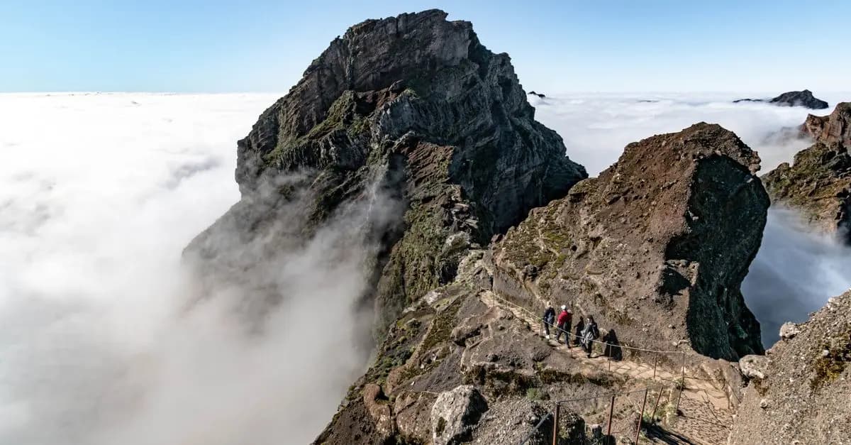 Les 10 Meilleures Destinations pour des Escapades Actives en Nature