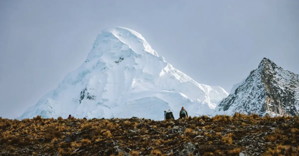 10 Astuces pour Réussir Votre Escapade Active en Montagne