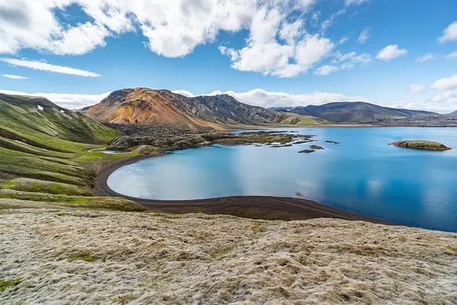 10 Destinations Énergisantes pour vos Escapades Actives