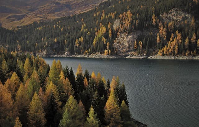 Les 5 Destinations Incontournables pour des Escapades Actives